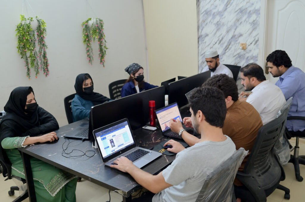 FAYTOOR team moment